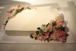 ケーキをお花でデコレーション｜「小川屋園芸」　（愛知県名古屋市西区の花キューピット加盟店 花屋）のブログ