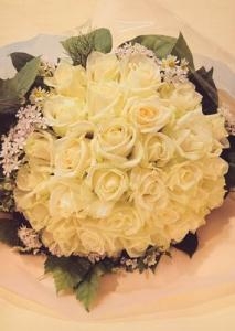 バラのお花束　白一色で｜「小川屋園芸」　（愛知県名古屋市西区の花キューピット加盟店 花屋）のブログ